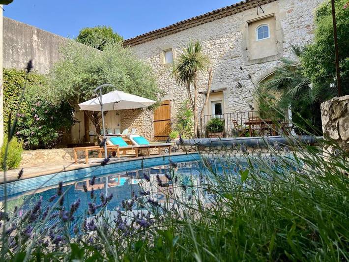 Maison d’hôte pour 2 personnes, avec piscine ainsi que vue et jardin à Saint-Geniès-de-Malgoirès