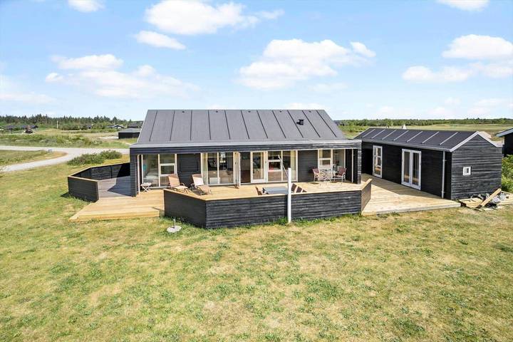 Ferienhaus für 8 Personen, mit Whirlpool und Terrasse sowie Garten und Sauna in Nordjütland