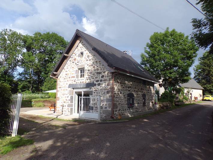 Gîte pour 5 personnes, avec terrasse et jardin à Saint-Sauves-d'Auvergne