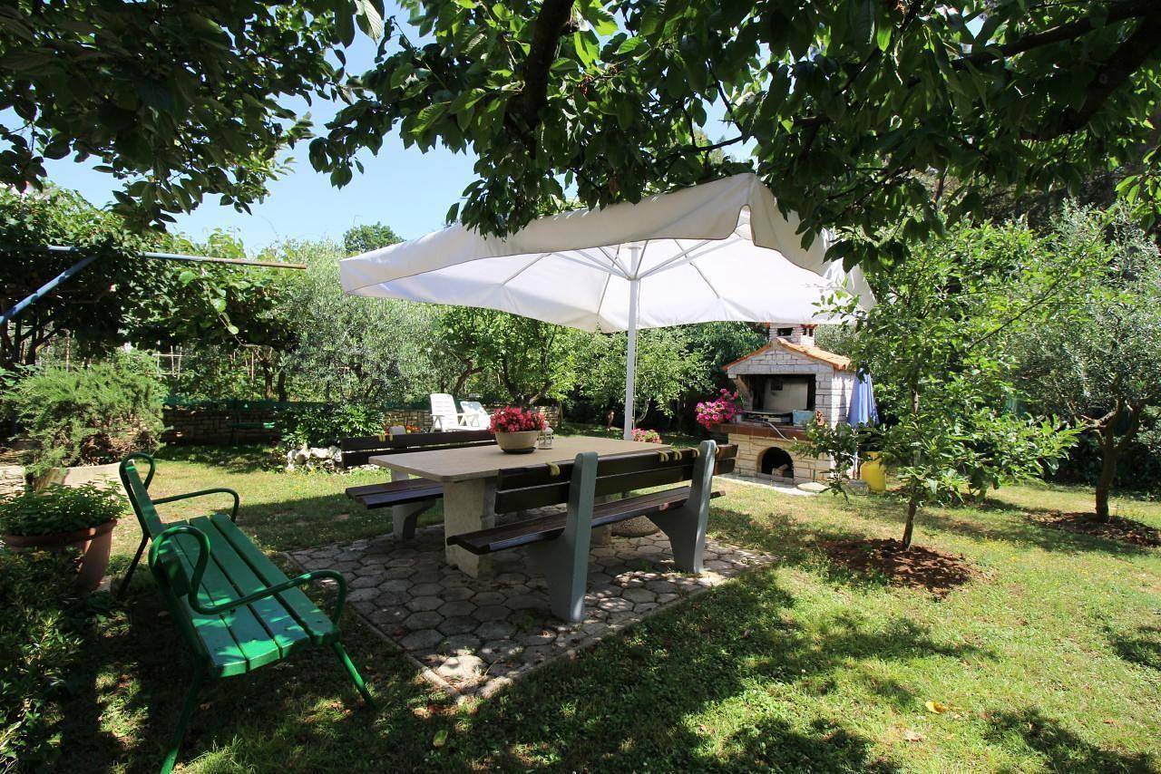 Apartamento vacacional entero, Ferienwohnung Sabina in ruhige Lage in Poreč, Region de Porec