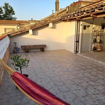 Gîte pour 6 personnes, avec terrasse et vue, animaux acceptés à Adissan