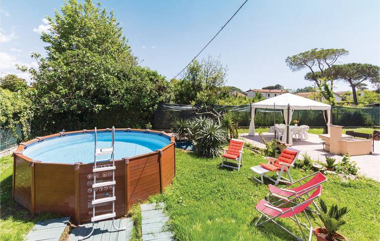 Appartement en bord de mer avec climatisation, parking et piscine in Massa (Italie), Riviera Italienne
