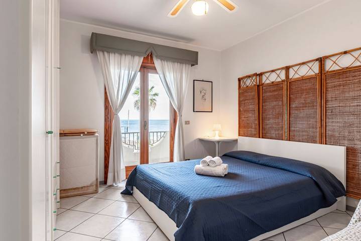 Ganze Wohnung, Ferienwohnung für 5 Personen mit Balkon/Terrasse in Sant'Alessio Siculo, Messina Provinz