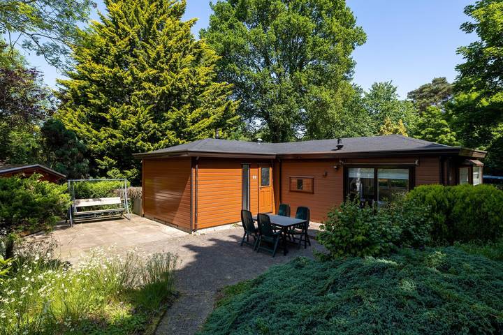 Vakantiepark voor 4 personen, with Balkon/Terras and Terras as well as Tuin and Kinderzwembad in Harderwijk