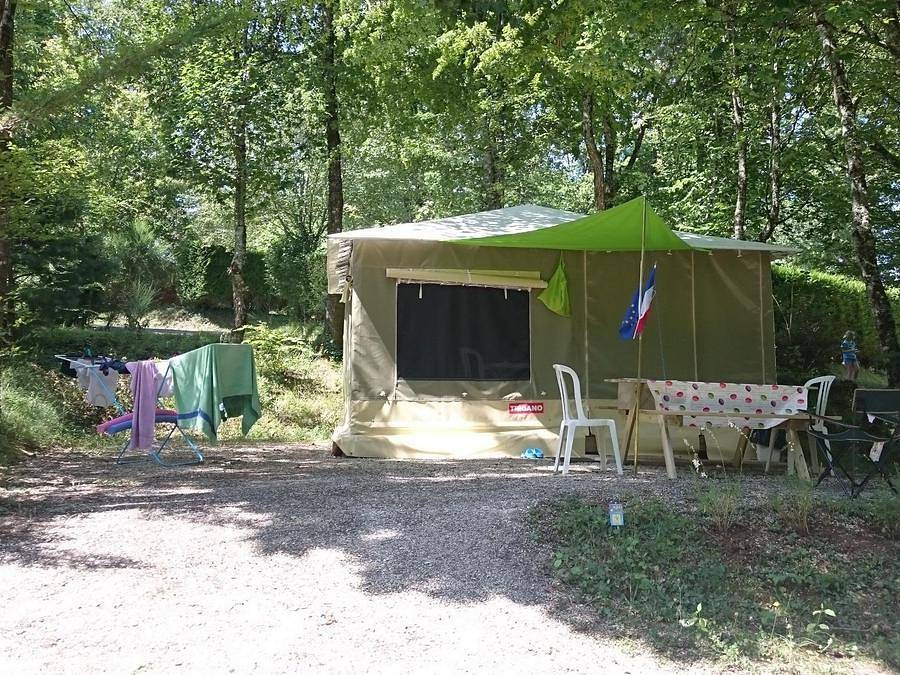 Camping La Fage - Tente en toile et en bois 4 personnes - Tente Lodge Caraïbes 4 in La Chapelle-Aubareil, Périgord Noir