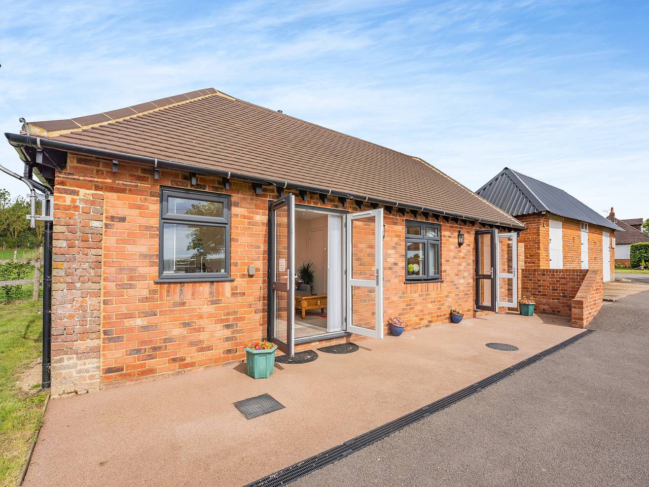 Jemmett Lodge in Mersham, Ashford region