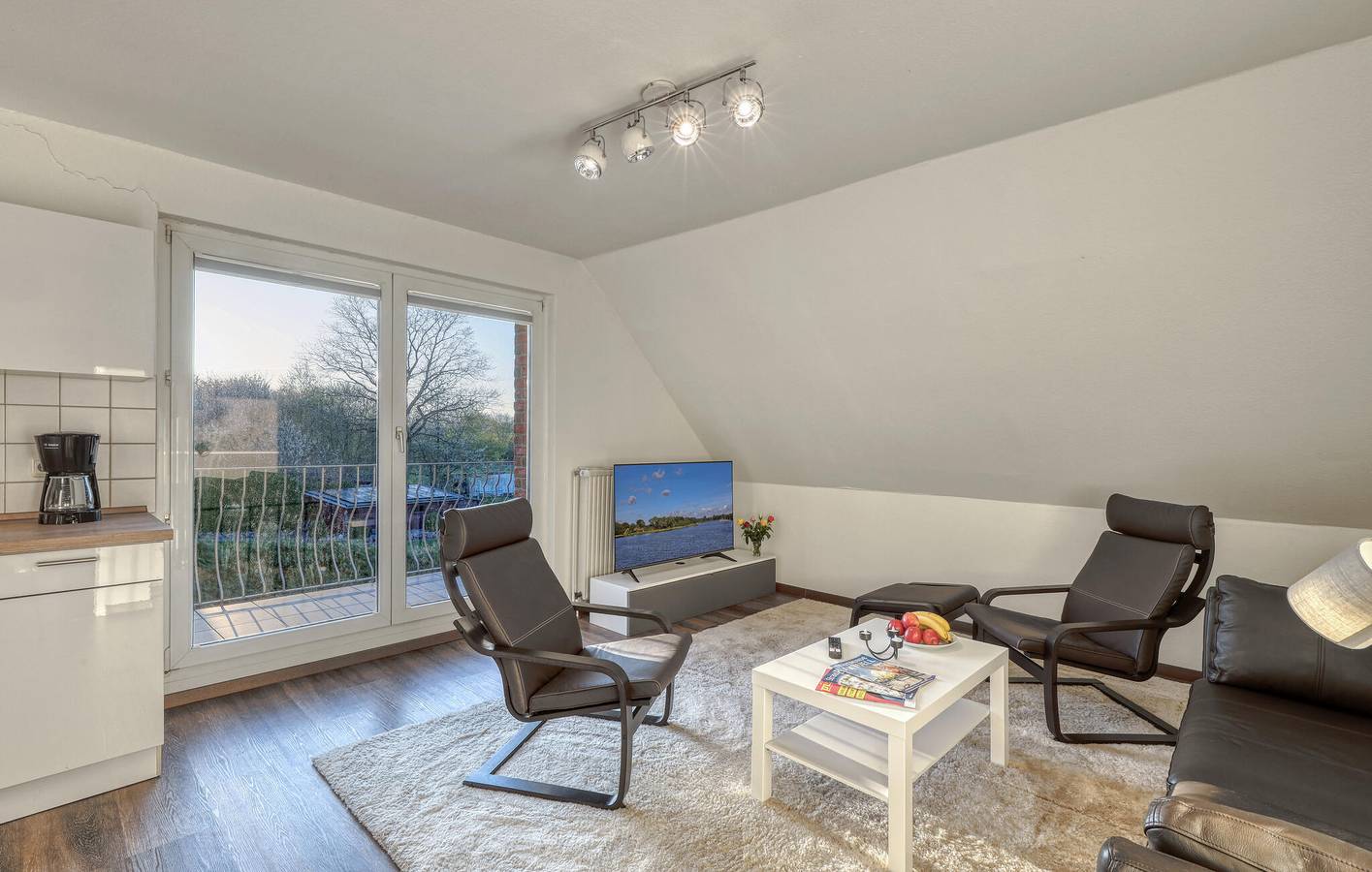 Ganze Ferienwohnung, Gemütlich, 2 km vom Stadtzentrum entfernt: 1-Zimmer-Wohnung mit Terrasse und Parkplatz in Ratekau, Südliche Ostseeküste