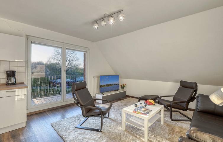 Ganze Ferienwohnung, Gemütlich, 2 km vom Stadtzentrum entfernt: 1-Zimmer-Wohnung mit Terrasse und Parkplatz in Ratekau, Südliche Ostseeküste
