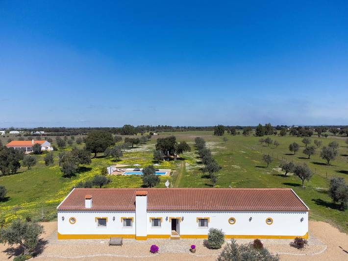 Alentejo Rural Farmhouse with Heated Pool & Total Privacy in Ferreira do Alentejo e Canhestros, Beja Distrikt