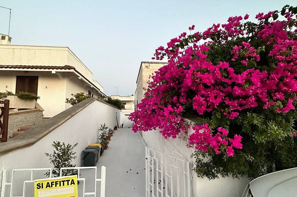 Room with private bathroom 200mt from the sea in Taviano, Golfo de Tarento