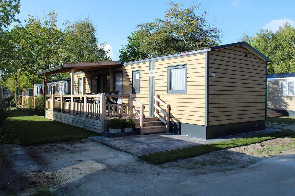 Awesome home in Lauwersoog with kitchen in Lauwersmeer, North Sea Netherlands