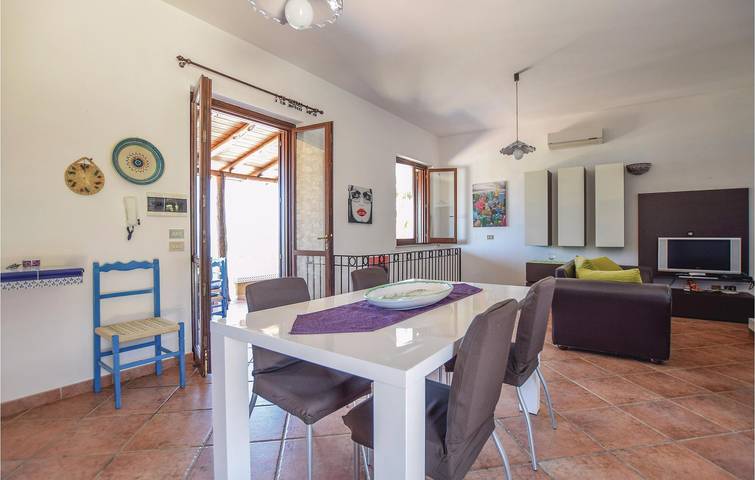 Appartement climatisé de 140m² avec piscine, terrasse et parking, à 200m de la plage in Cornino, Custonaci
