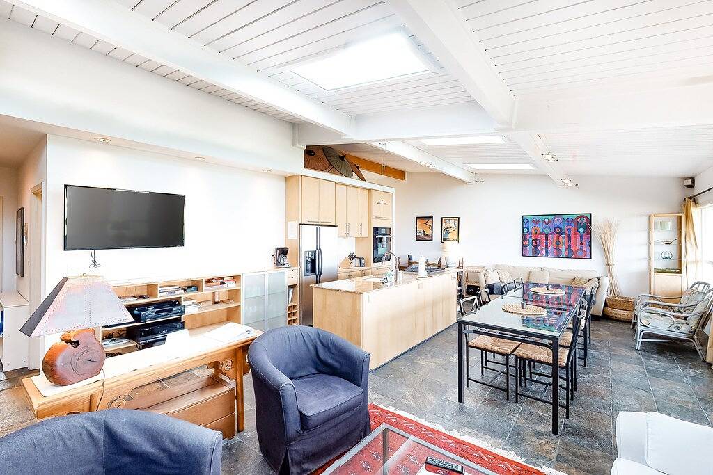 Ganze Wohnung, Sunny, direkt am Meer Wohnung w / tolle Aussicht und einfach Zugang zum Strand in Gearhart, Clatsop County