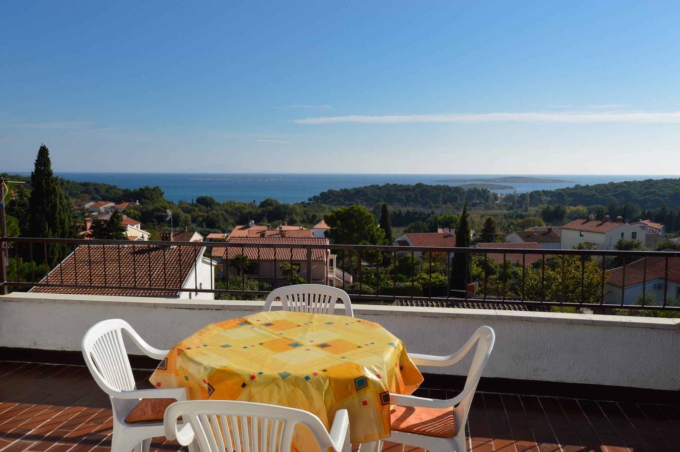 Ganze Ferienwohnung, Ferienwohnung mit Balkon und Meerblick in Premantura, Südküste Istrien