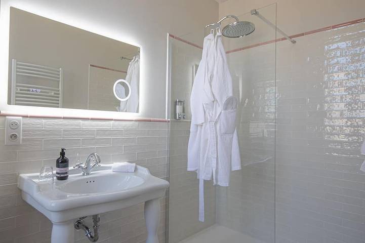 Location de vacances pour 16 personnes à Névian - 2