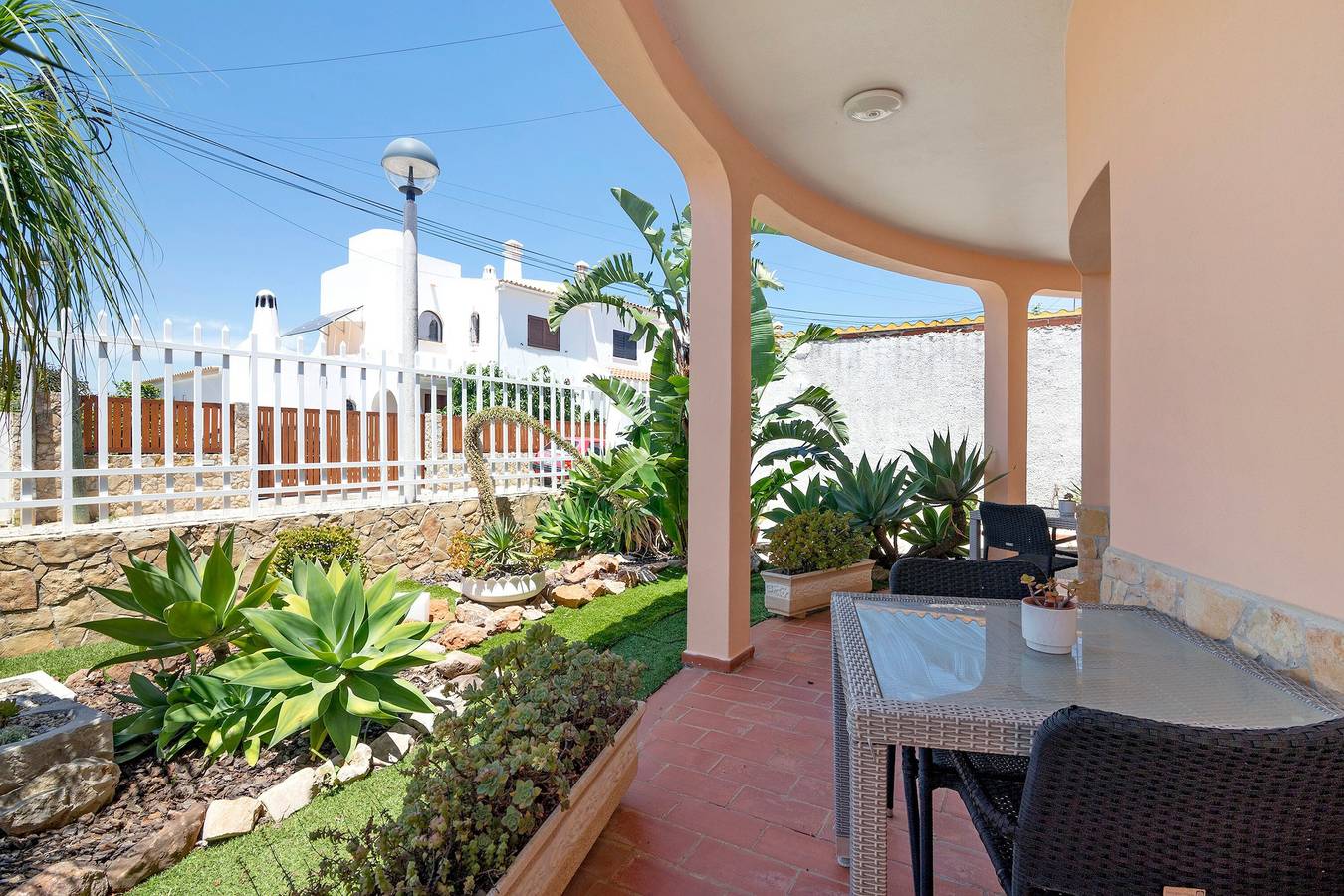 Kamer 'South Side Guesthouse - Quarto W' met gedeeld zwembad, wifi en airco, foto 6
