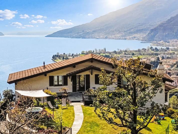 Ferienwohnung für 4 Personen, mit Balkon und Terrasse sowie Garten und Seeblick in Gravedona