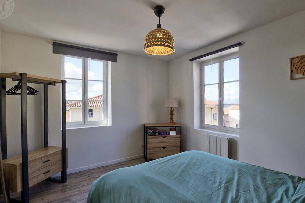Appartement entier, Appartement Authentique et Confortable avec Wifi, Parking Gratuit et Cuisine Équipée à Saint-Galmier in Saint-Galmier, Montbrison