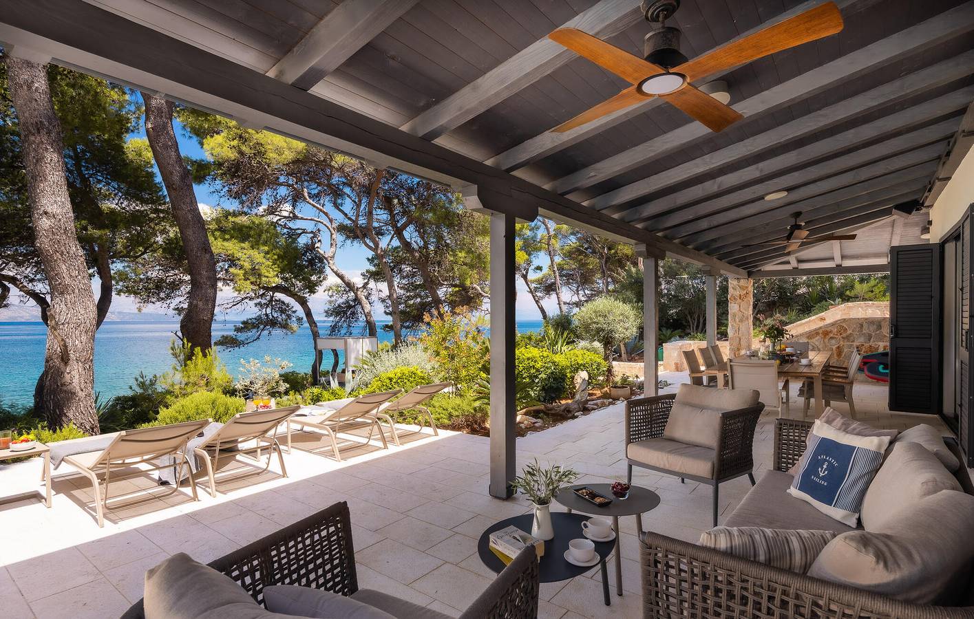 Appartement avec vue sur la mer, piscine, terrasse et Wi-Fi - À 1,5 km de la plage in Jelsa, Hvar