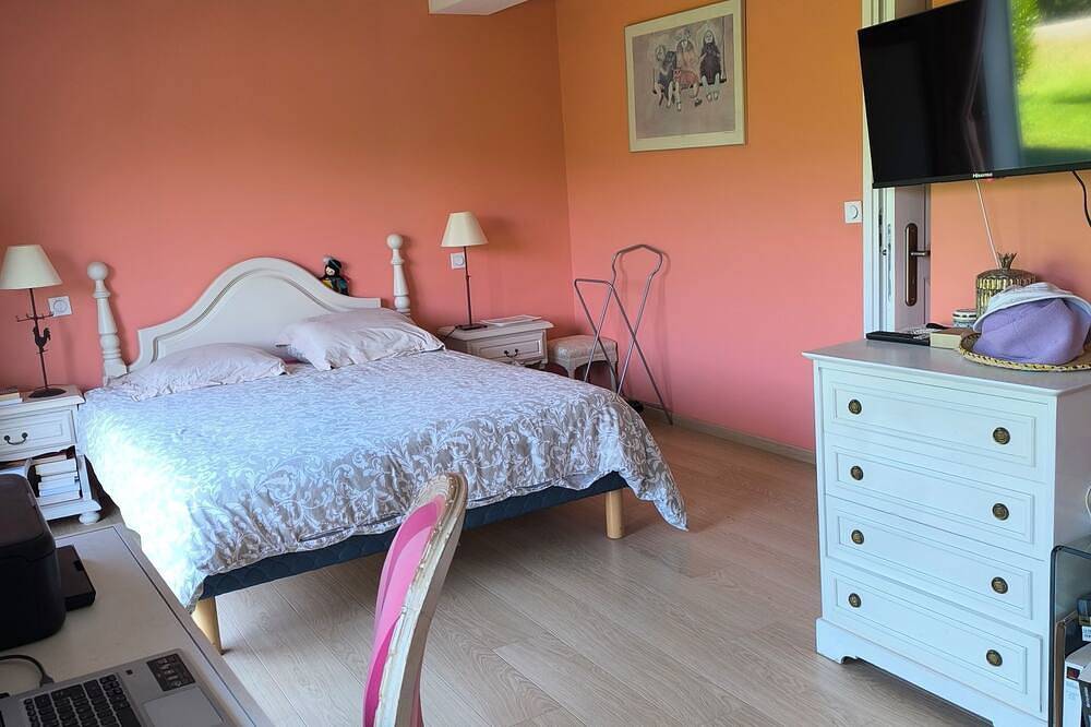 Entire apartment, Apartment Rdj 120m2, garden, swimming pool 3X6, terrace dining area. Parking in Sallanches, Pays du Mont-Blanc