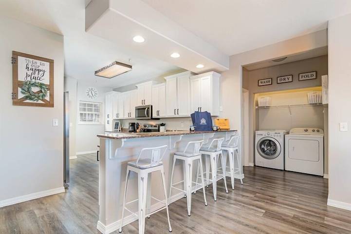 Vacation apartment for 8 people, with balcony and pool, with pets in Missouri