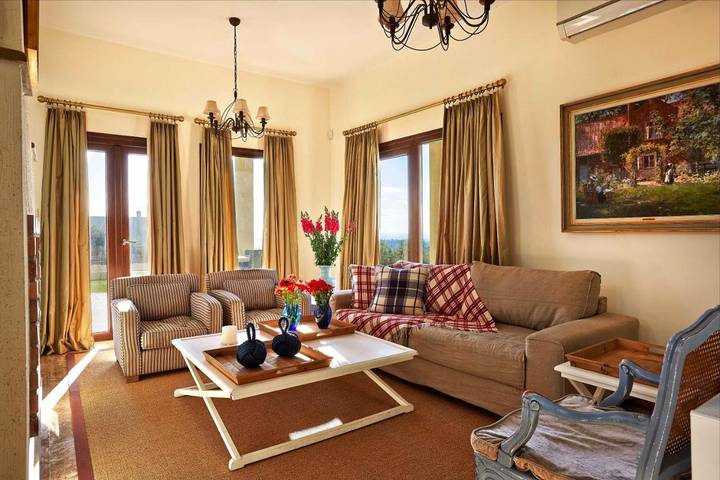 Villa für 6 Personen, mit Terrasse und Pool sowie Garten - 1