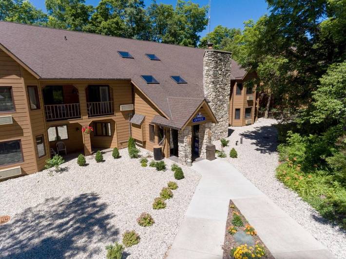 Resort para 4 personas, con piscina además de jacuzzi y terraza - 1