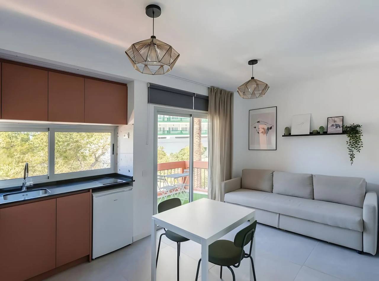 Entire studio, Patagonia Suite Holiday Apartment with Balcony and Wi-Fi in Playa Jardin, Puerto de la Cruz