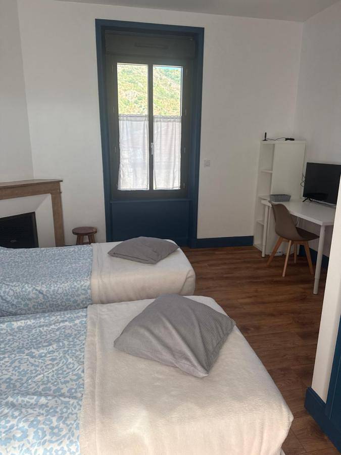 Gîte entier ou chambres dans parc clos avec piscine in Andancette, Région de Valence