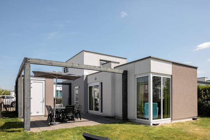 Chalet für 6 Personen, mit Balkon/Terrasse und Terrasse sowie Garten und Pool in Breskens