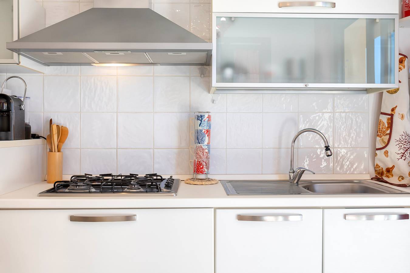 Casa Vacanze 'Petra Maris' con Giardino Privato, Balcone e Wi-Fi in Lu Bagnu, Castelsardo