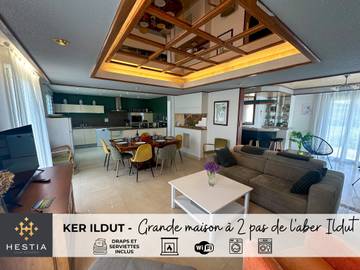 Gîte pour 10 personnes, avec terrasse et jardin, adapté aux familles à Brélès