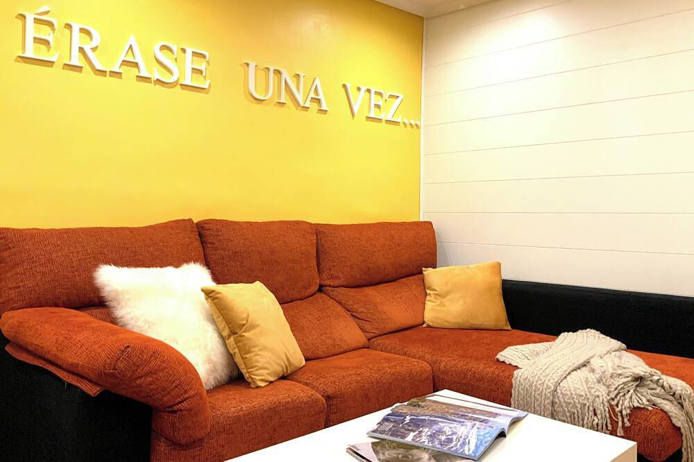 Entire apartment, Once upon a time - Cozy and familiar house next to the Cathedral Burgos in Burgos, Burgos Province