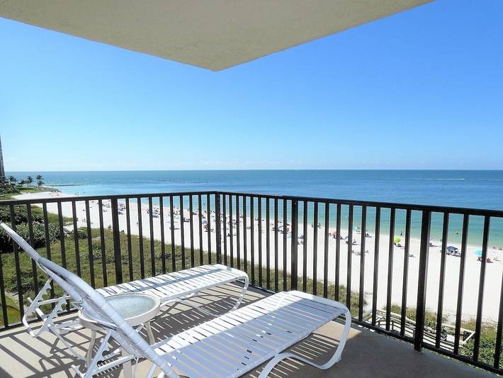 Vacation rental for 5 people, with balcony and pool as well as hot tub in Marco Island