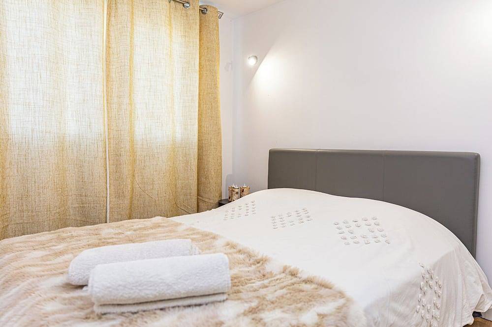 Villa Van Gogh Swimming pool and Spa in Provence in Saint-Martin-de-Crau, Arles region