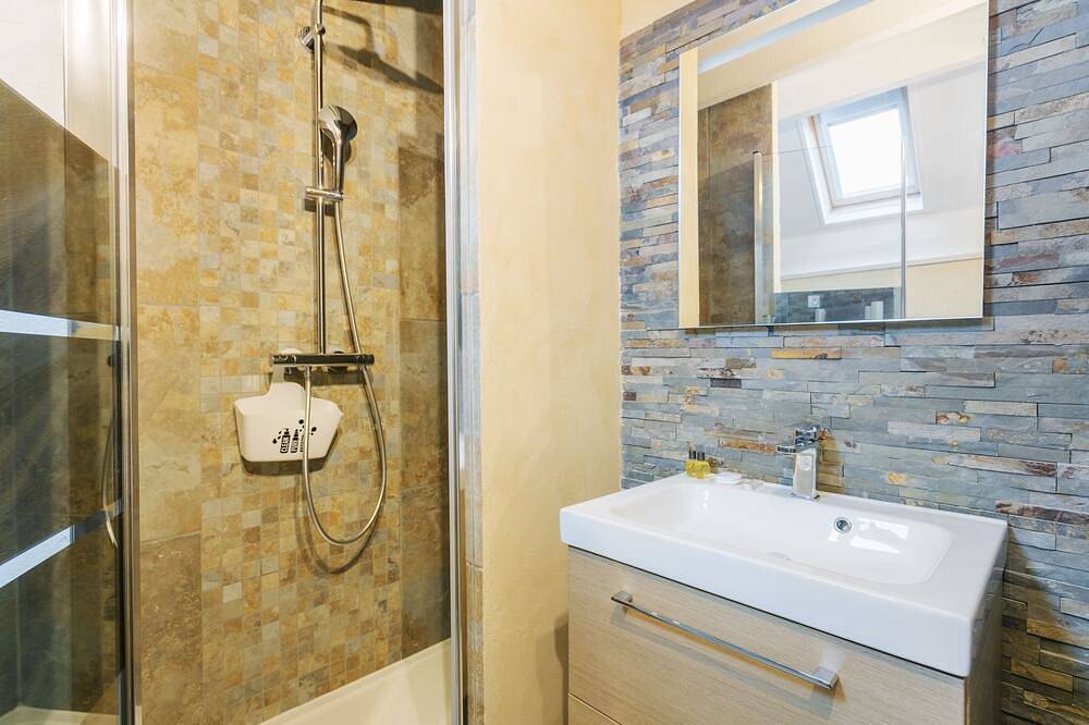 Appartement entier, Roissy Appartements - F2 Voyage in Roissy-en-France, Val-d'Oise