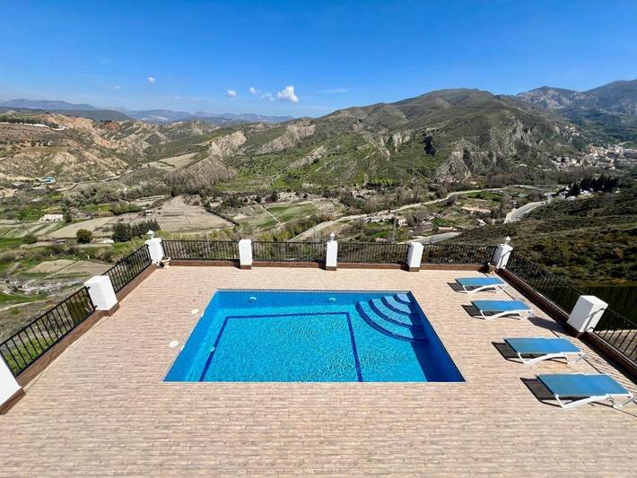Casa de vacaciones para 12 personas, con jardín además de vistas y piscina - 1