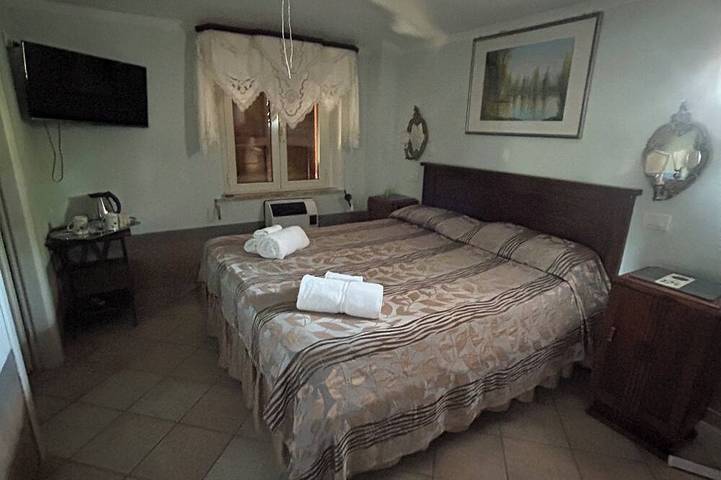 Charmante 6-Schlafzimmer-Villa mit Pool, Terrasse & Ausblick – Todi in Todi, Perugia Provinz