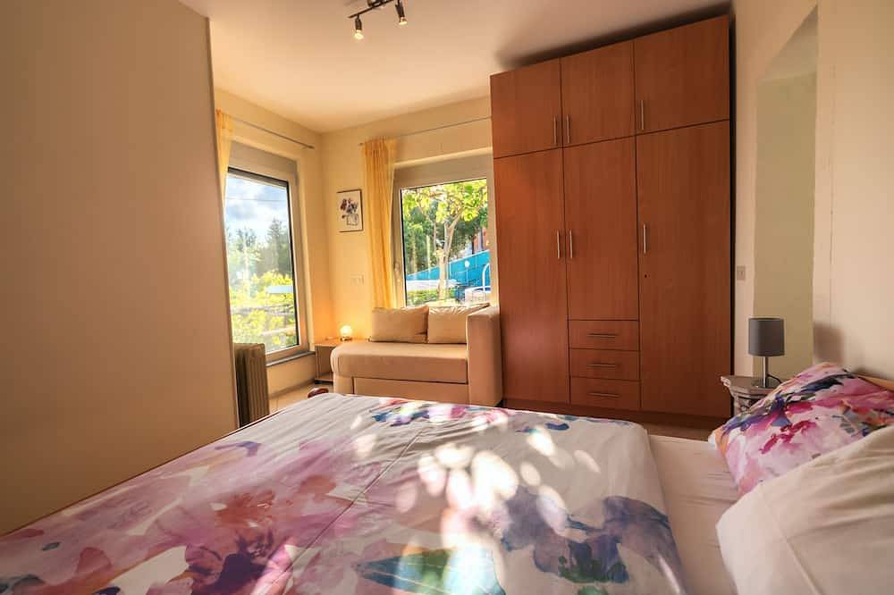 Ganze Wohnung, Ferienwohnung mit Meerblick und Pool - Unter den Oliven in Opština Budva