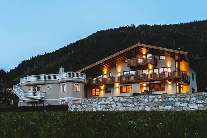 Ferienwohnung für 5 Personen, mit Balkon und Whirlpool sowie Garten - 1