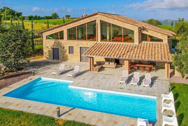 Villa per 20 persone, con Terrazza e Giardino in Umbria