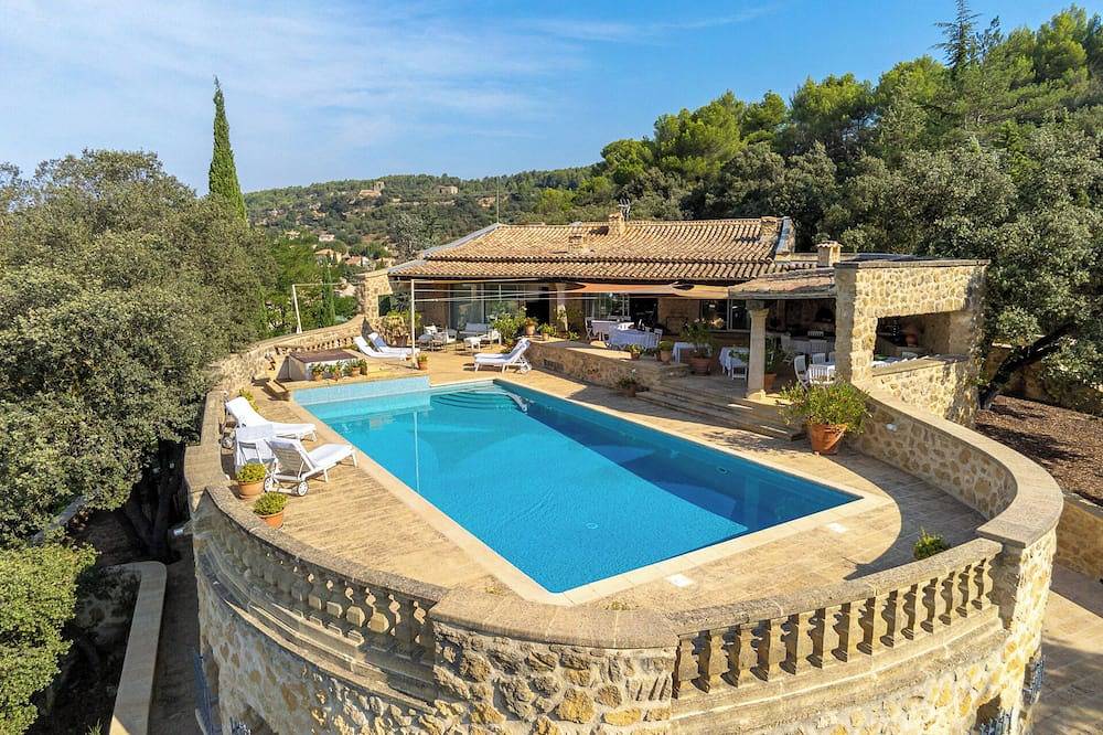 Bastide provençale climatisée, 12/14 couchages, avec piscine privée et jacuzzi in Jouques, Région d'Aix-en-Provence