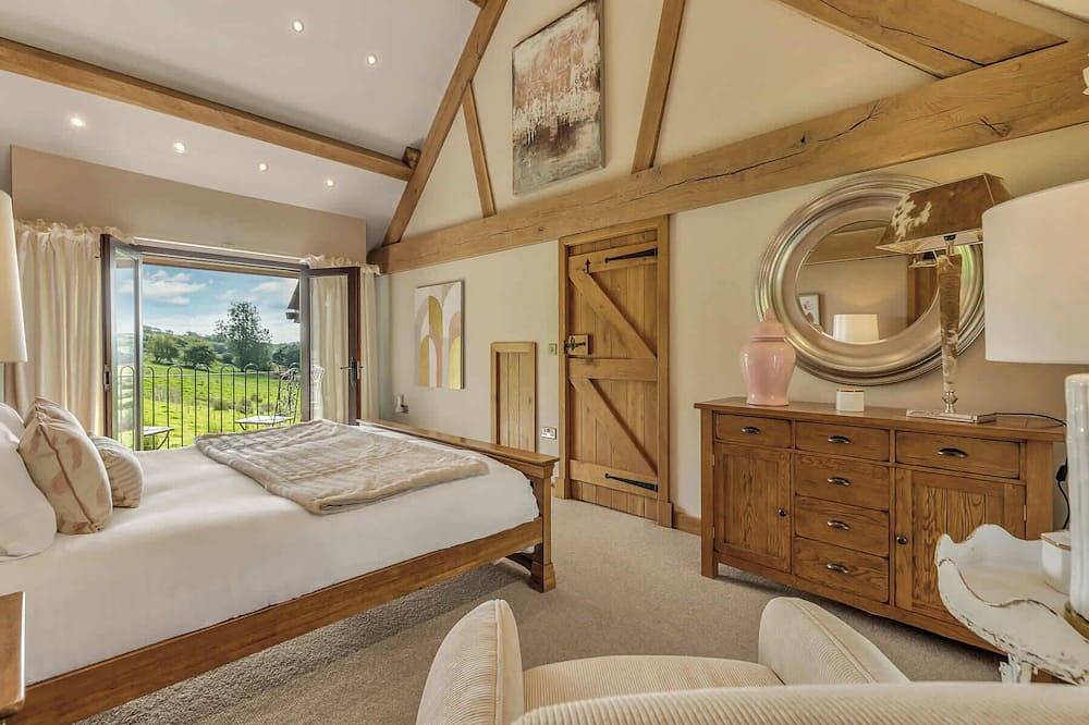 Hilltop View with Hot Tub in Brecon, Brecon Beacons