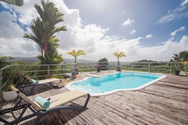 Location de vacances pour 4 personnes, avec terrasse ainsi que piscine et jardin à Rivière-Salée - 4
