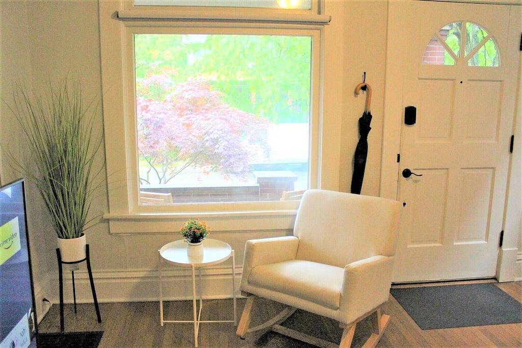 Ganze Wohnung, Modern European 👍 Style 1Br Near Dt on Historic St. in Columbus, Ohio