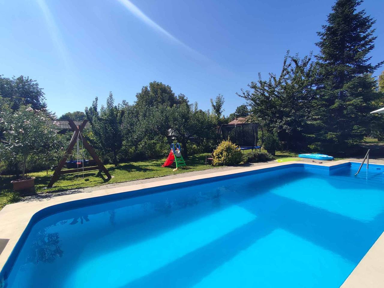 Apartamento vacacional entero, Apartamento vacacional con piscina exterior y aire acondicionado  in Balatonföldvár, Orilla sur del lago Balaton