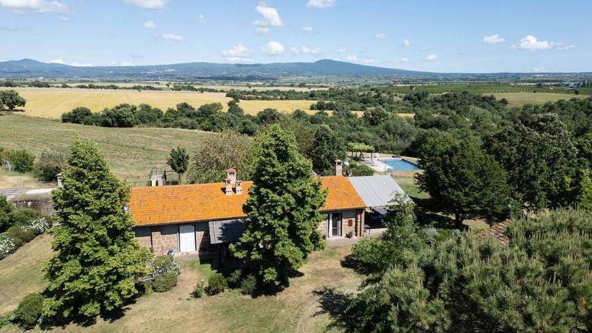 Appartamento per 5 persone, con Terrazza e Giardino nonché Piscina e Panorama a Viterbo