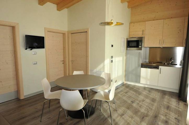 Ferienhaus für 6 Personen, mit Whirlpool und Terrasse sowie Garten und Pool in Molveno