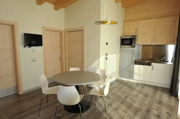 Resort per 6 persone, con giardino e vista lago nonché piscina e sauna - 1