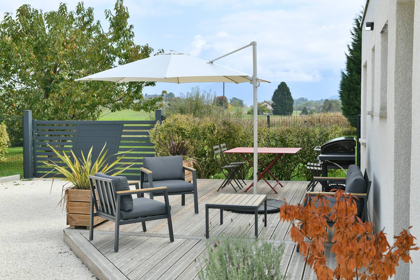 Apartamento entero, ✨ Escapada natural en Saboya – Apartamento acogedor con terraza, parking y barbacoa cerca de lago y montaña ✨ in Coise-Saint-Jean-Pied-Gauthier, Chambéry region